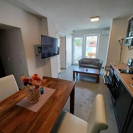 Apartament Caveromane 2 *
