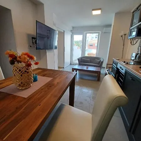 Caveromane 2 Apartament Pula